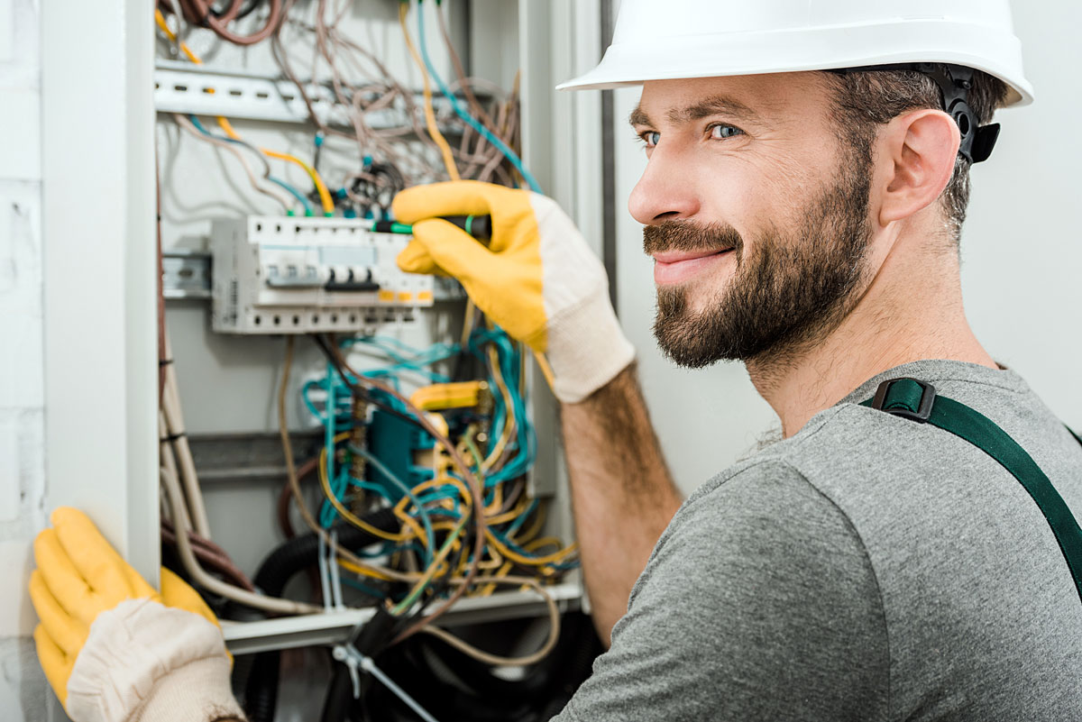 Problemy z instalacją elektryczną - jakie są najczęstsze przyczyny?