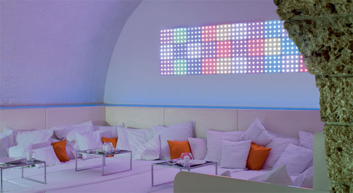 Przykład iluminacji LED w aranżacji wnętrza przy wykorzystaniu OSRAM COLOR-e-MOTION