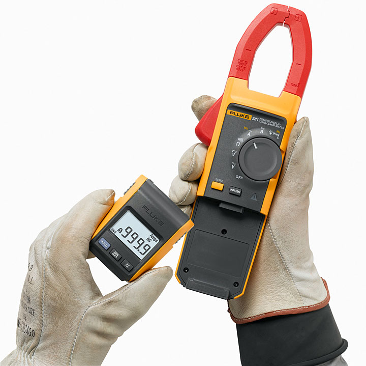 Model Fluke 381 jest wyposażony w bezprzewodowy wyświetlacz, który można odpiąć i umieścić w odległości do 10 metrów od reszty przyrządu, aby w zdalny sposób dokonywać odczytu pomiarów