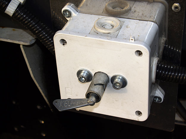Bezpiecznik odblokowujący mechanizm wywrotki