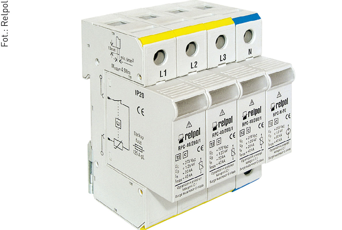 Fot. 10. RPC-160/280/3N - wielobiegunowy ogranicznik warystorowo-
iskiernikowy, Imax = 40 kA (8/20 µs)/biegun, zawiera trzy ograniczniki RPC-40/280/1 i ogranicznik iskiernikowy
RPC-N-PE.