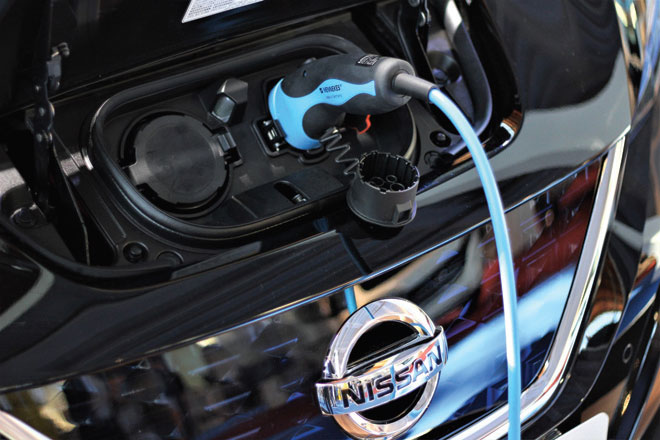 Fot. 9. Nissan Leaf i przyłącze Typu 2 Mennekes uznane za standard w Europie